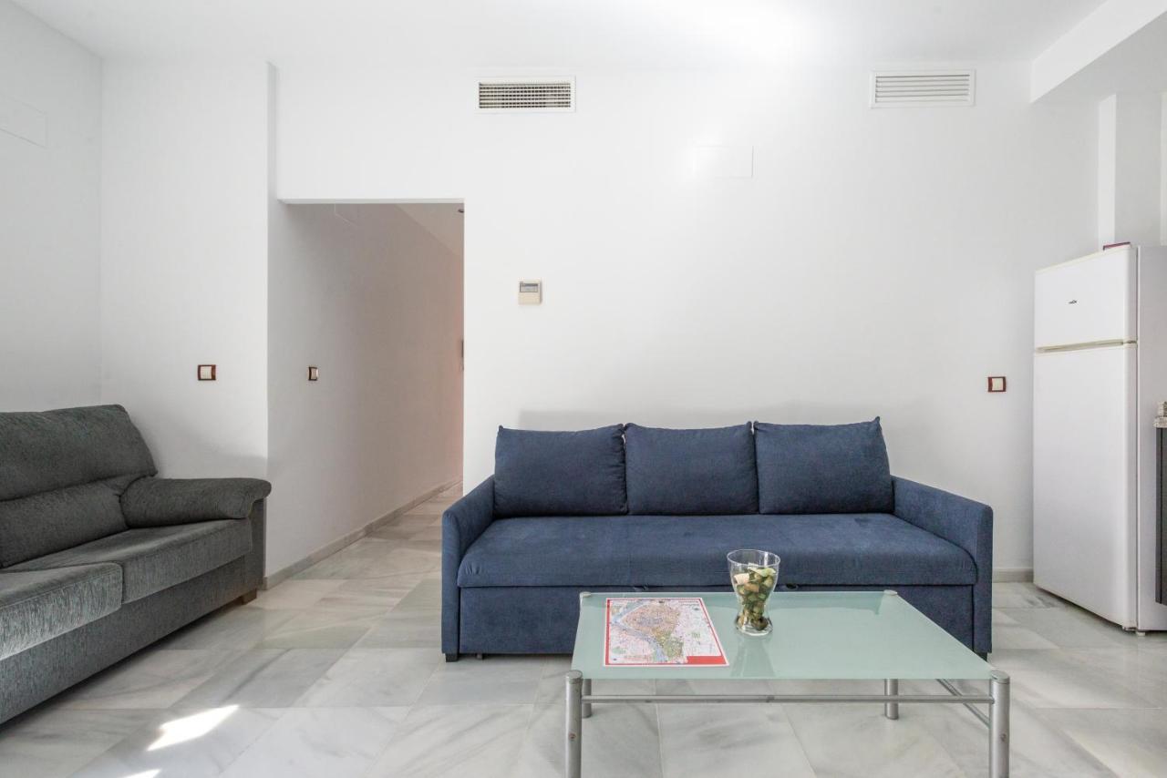 First Floor Near Macarena Church Sevilla Buitenkant foto