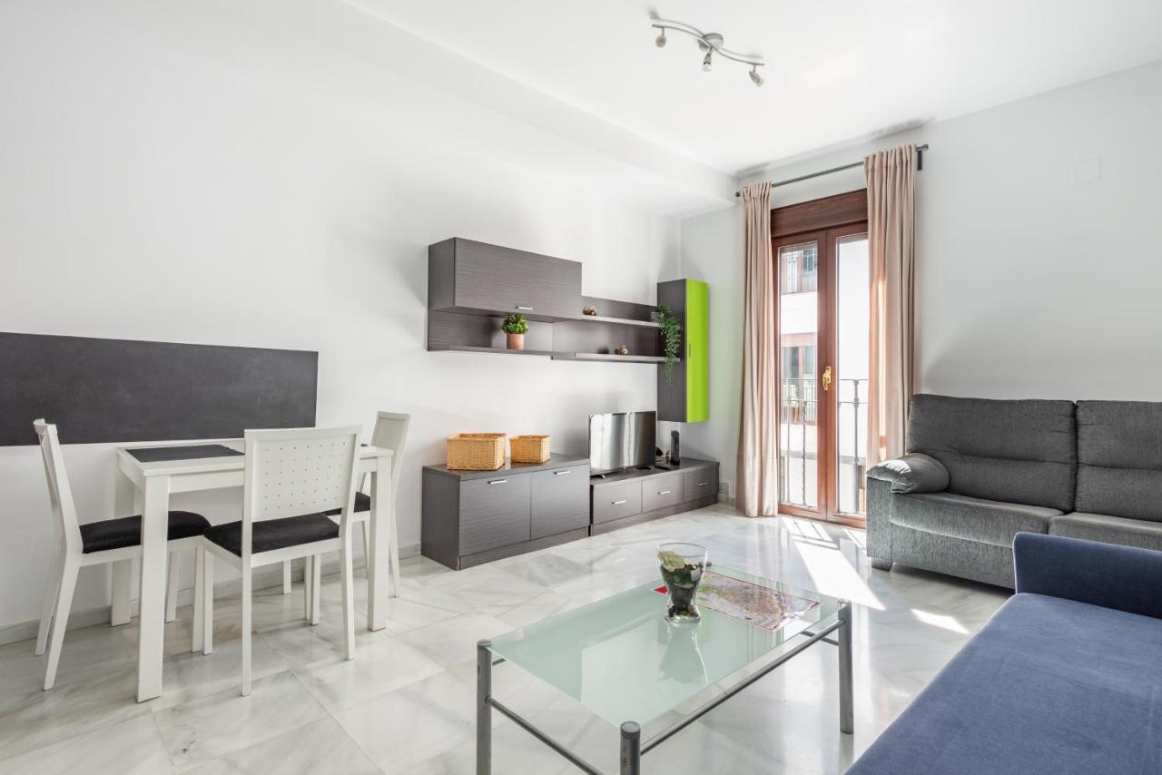 First Floor Near Macarena Church Sevilla Buitenkant foto