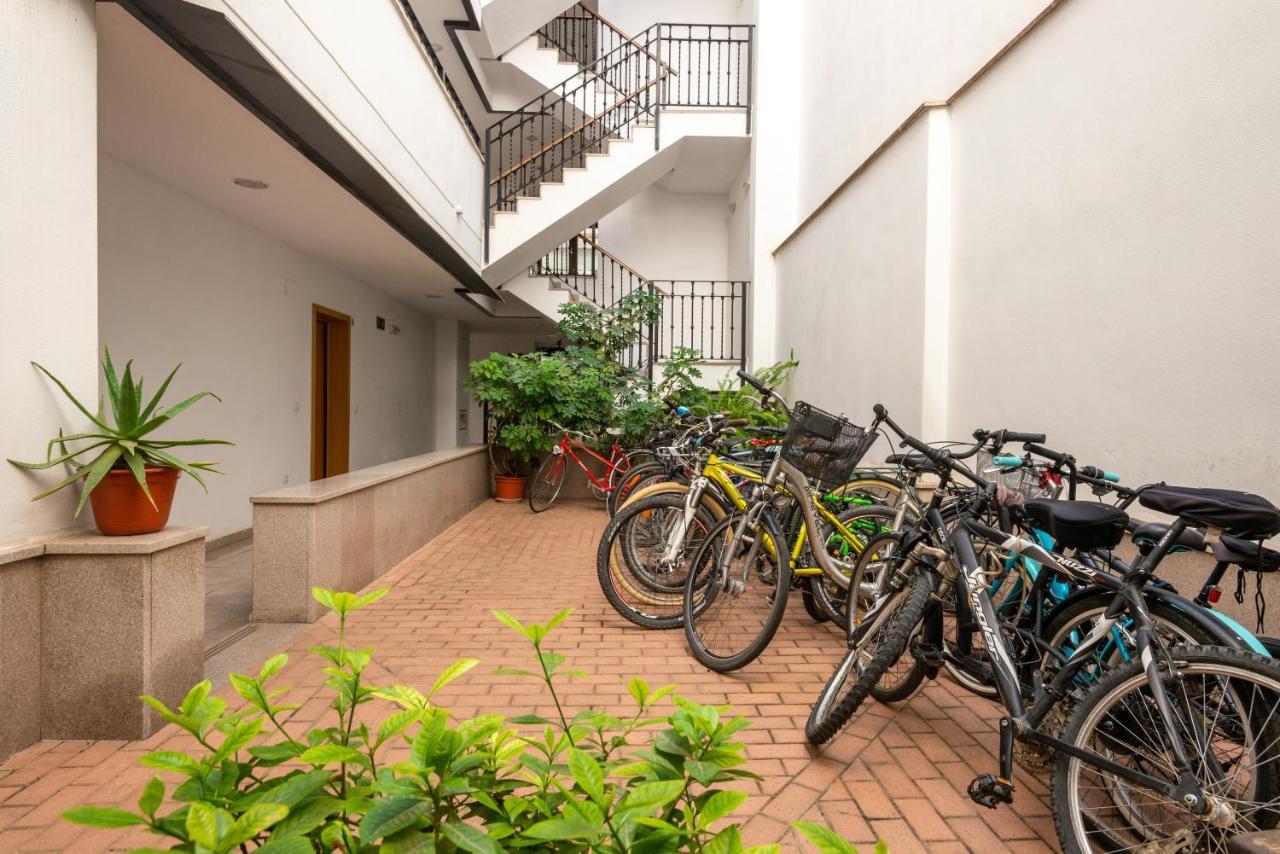 First Floor Near Macarena Church Sevilla Buitenkant foto