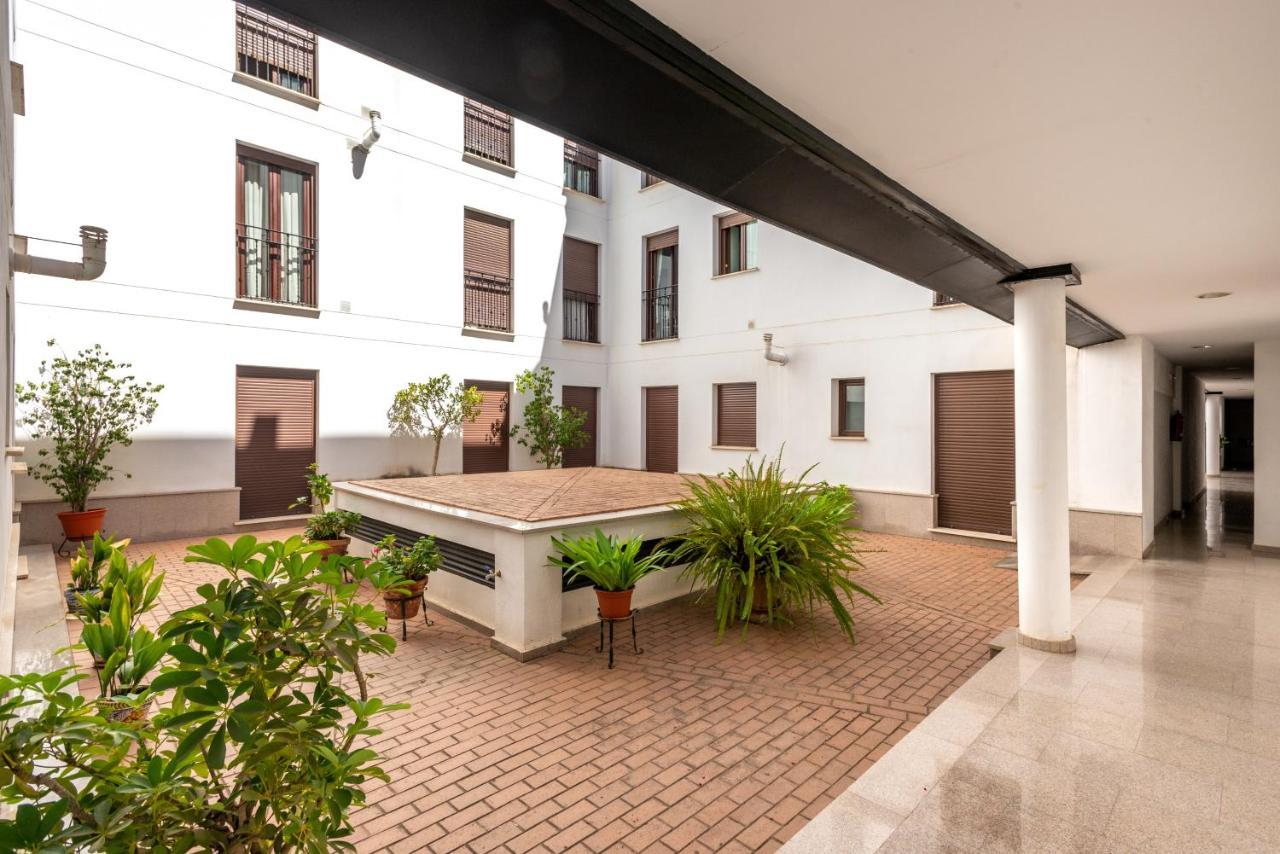First Floor Near Macarena Church Sevilla Buitenkant foto