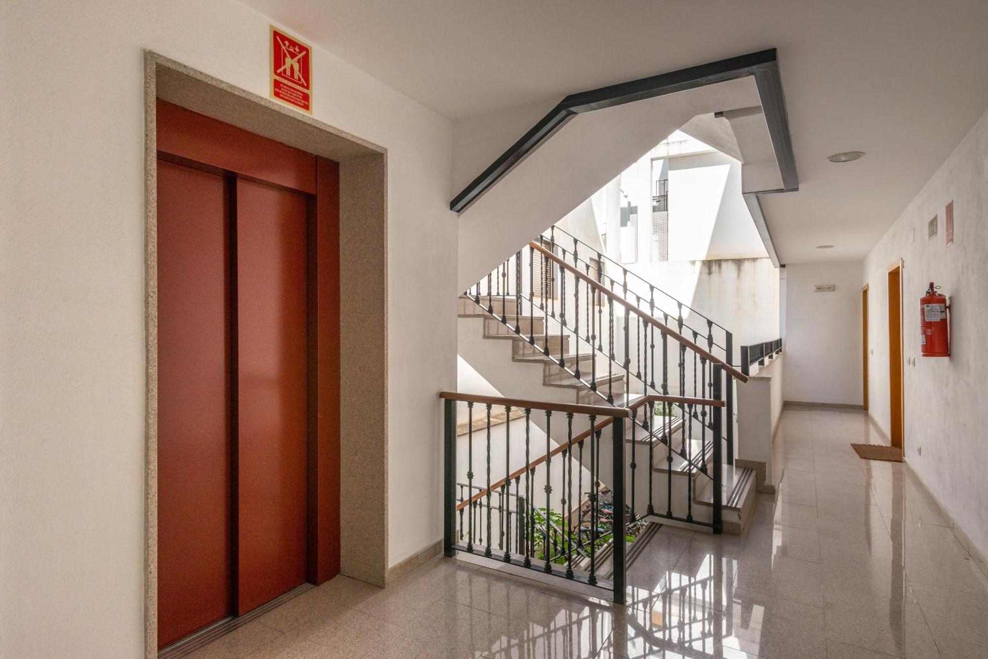 First Floor Near Macarena Church Sevilla Buitenkant foto